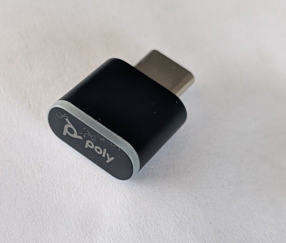 Kopfhörer: Adaptateur Bluetooth Poly BT700C USB-C comme neuf – Gebraucht aus COTTENS VD von Lunaebuyers