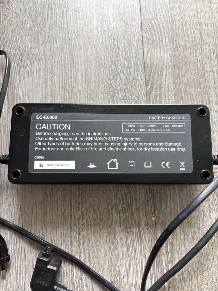 Shimano Caricabatterie: Chargeur vélo électrique Shimano – Usato da Porrentruy venduto da man_y2gv 1