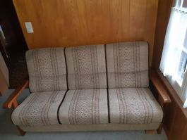 Gemütliches Sofa mit Holzrahmen - Top Zustand!