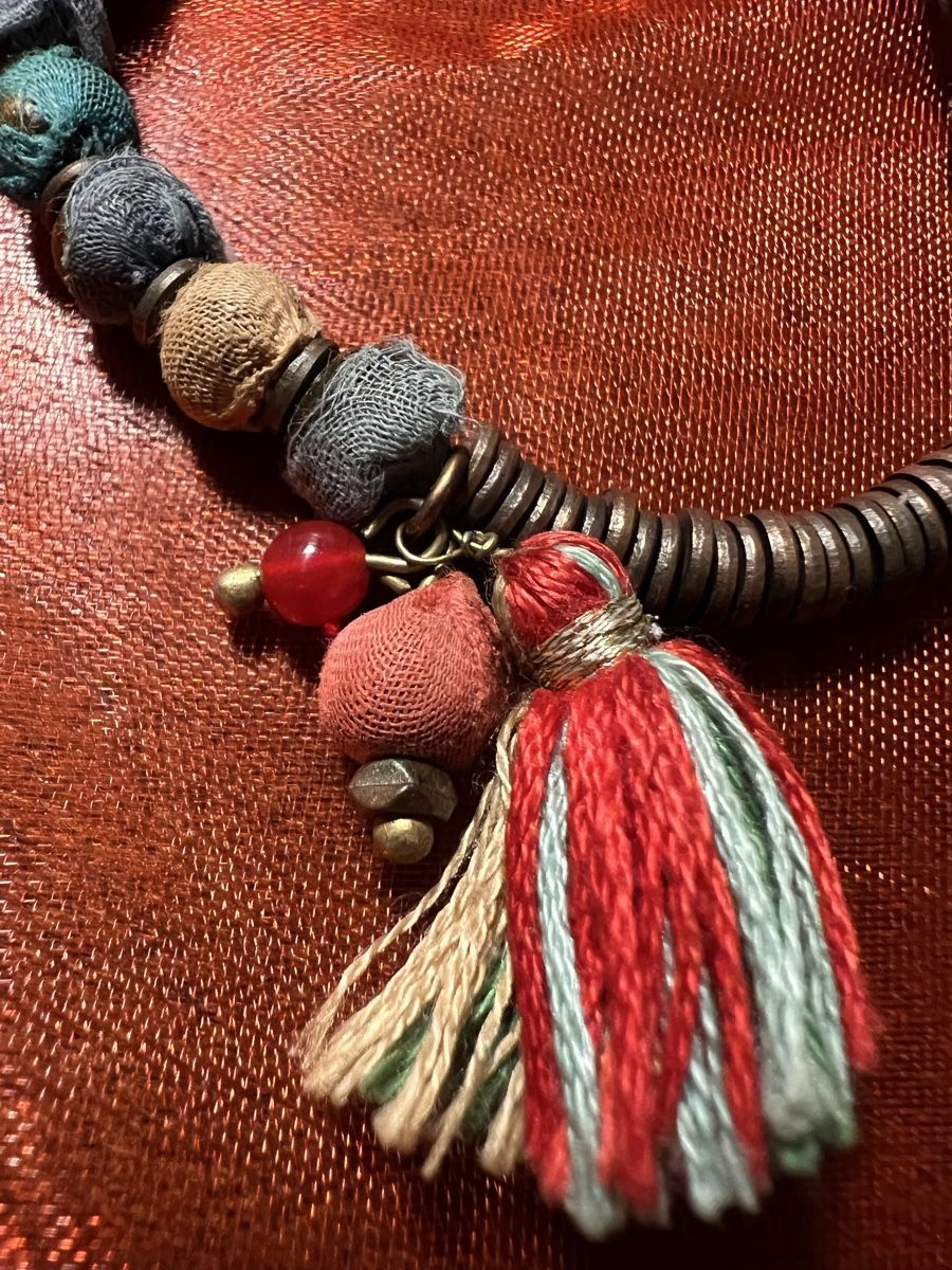 Bracelets: Armband farbig Metall und Stoff Elemente – D'occasion à Zürich par car_x52z 1
