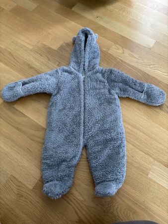 Kuscheliger Overall Gr. 62
