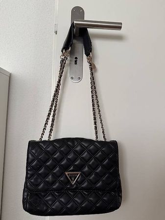 Guess Tasche zu verkaufen