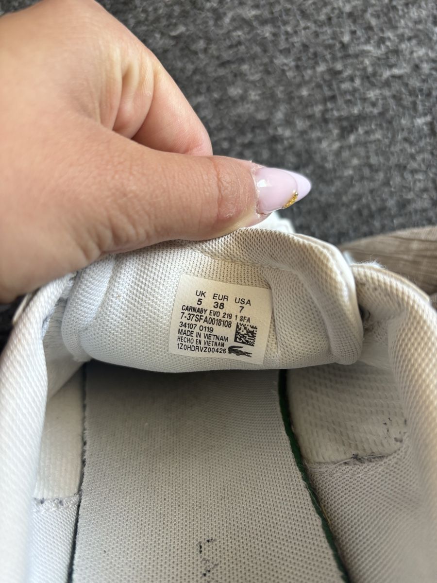 Lacoste Herrenschuhe: Baskets Lacoste carnaby blanches taille 38 EU 7 US – Gebraucht aus Ursy von vic_z5md 2