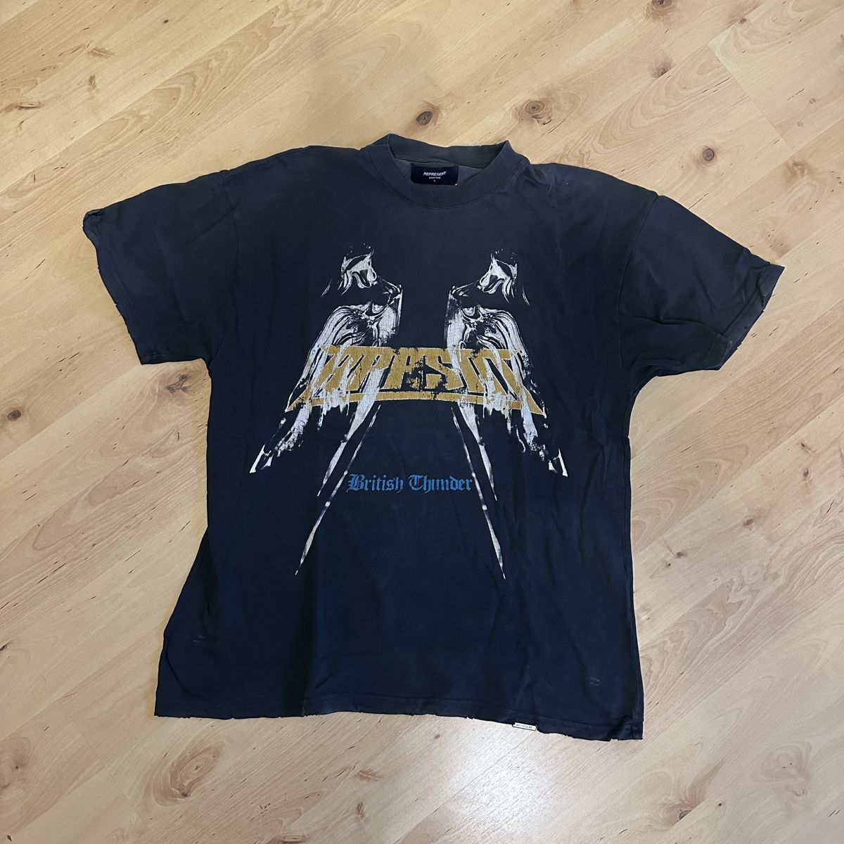 Represent T-shirt: Represent Shirt – Usato da Ottikon venduto da larsmorf