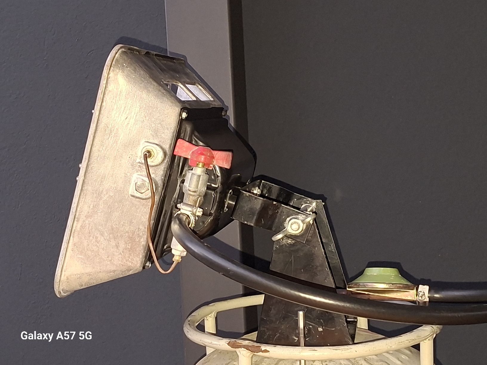 Heizgeräte: Chauffage à gaz à rayonnement  – Gebraucht aus Tavannes von saca70 8
