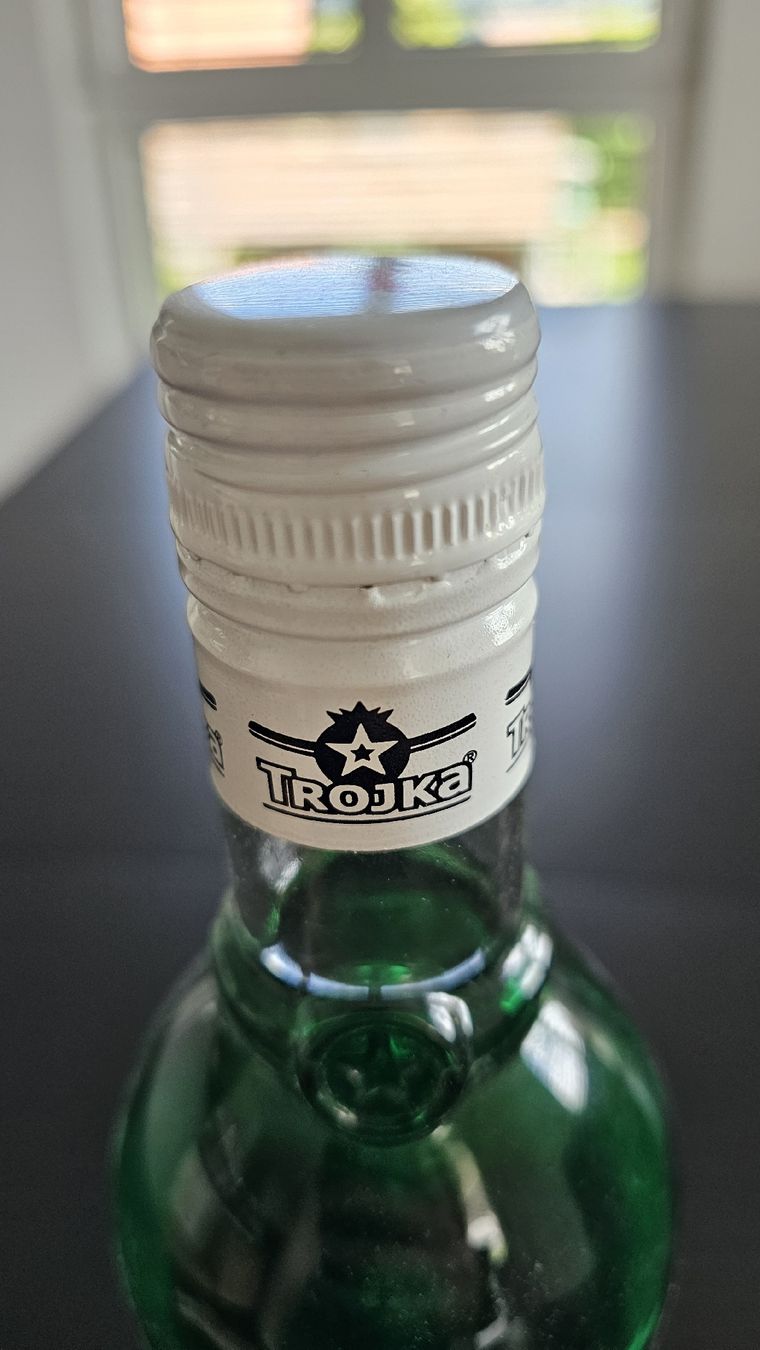 Trojka Bevande alcoliche: Trojka green - Vodka - 70 cl - 17% vol. – Nuovo e nell'imballaggio originale da Niederwil AG venduto da pat_fx2s 1