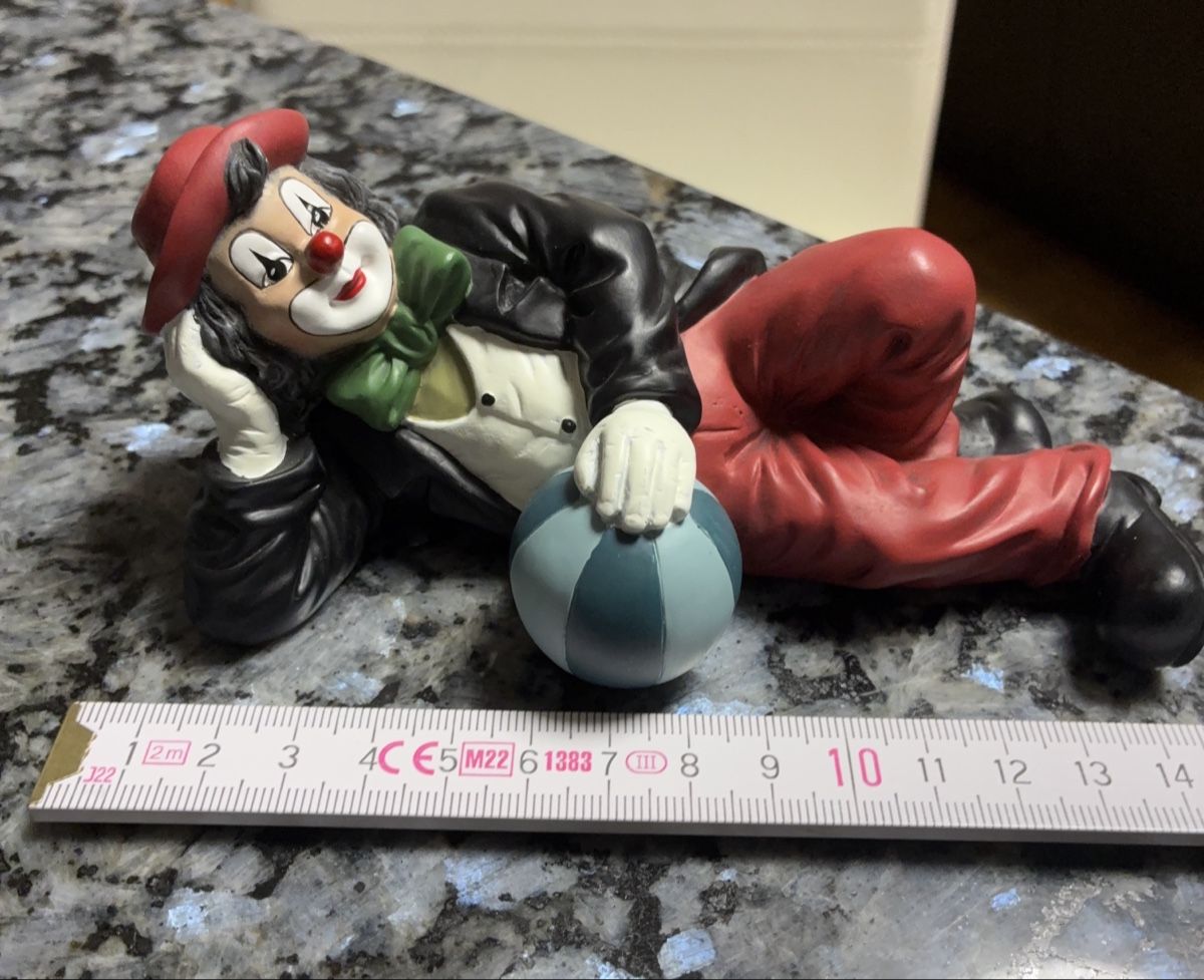 Statuette: Gilde Clown liegend – Usato da Küssnacht am Rigi venduto da Suchenfinden 1