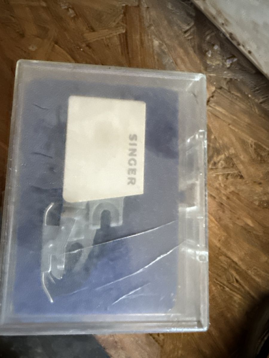 Singer Macchine da cucire: Sewing machine Singer 702 used condition with case – Usato da Neirivue venduto da naz_z28w 3