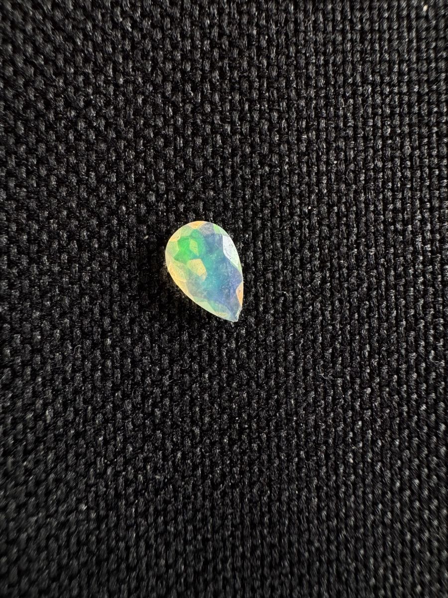 Pierres précieuses: Äthiopischer Opal 0.45 ct – Neuf avec emballage d'origine à Wängi par Horus90 2