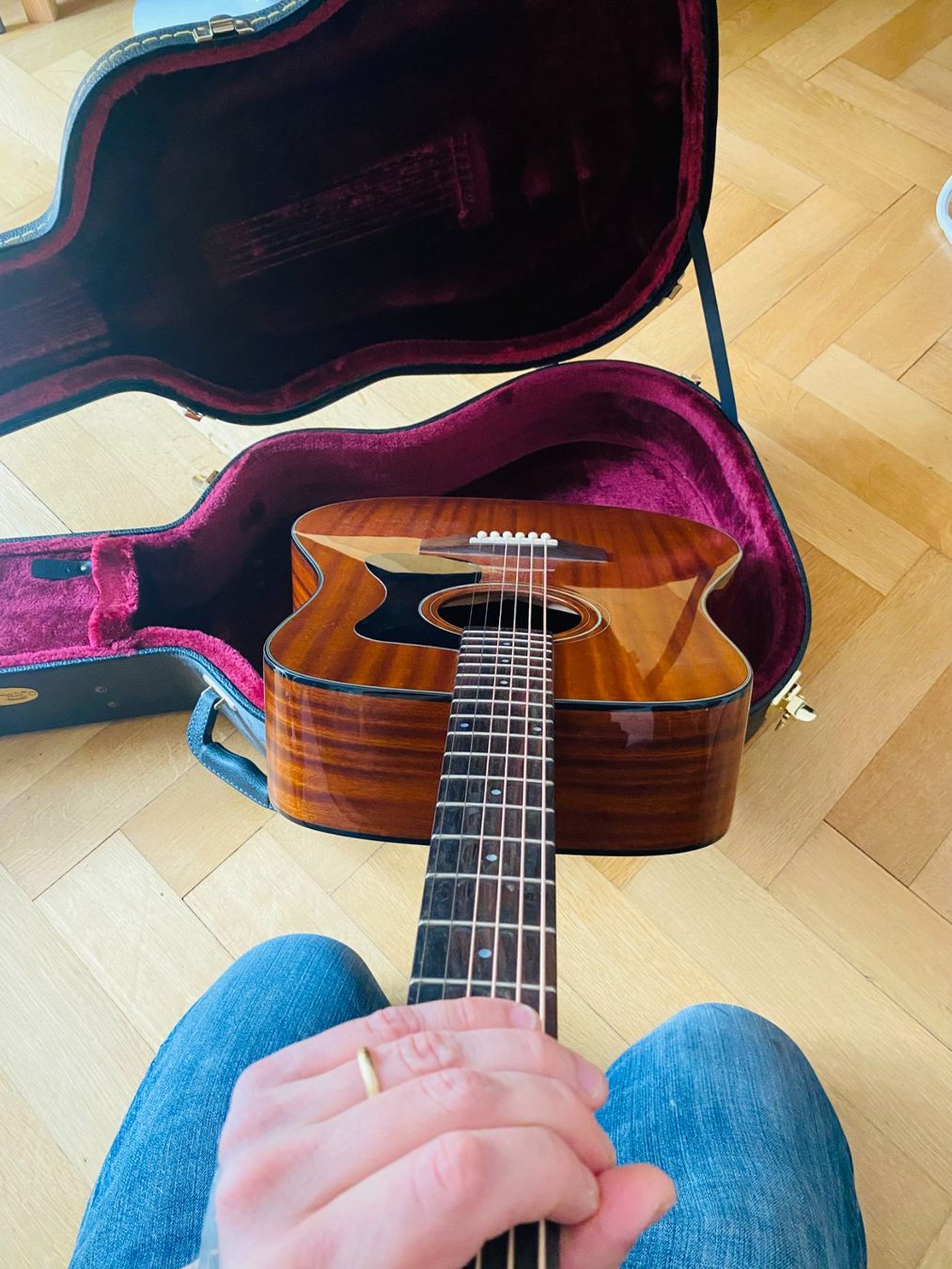 Guild Strumenti musicali: Guitarre GUILD d125 acajou. – Usato da Fribourg venduto da ale_y8gz 4
