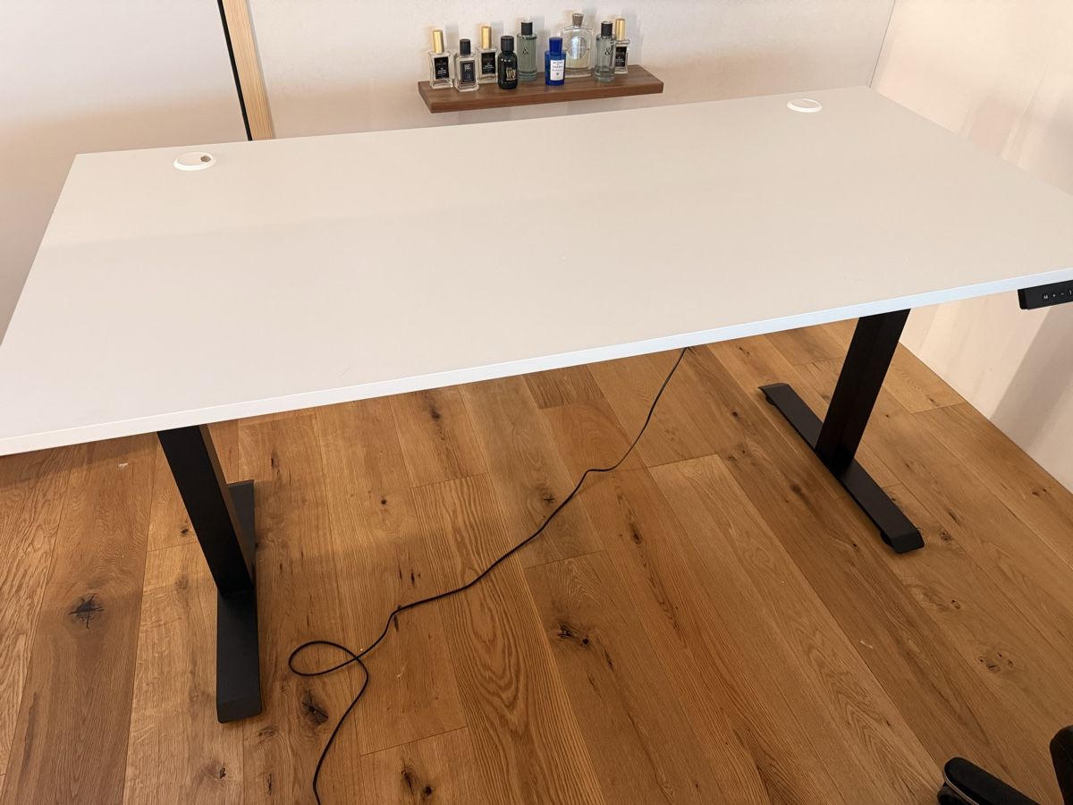 Scrivanie: Pult elektrisch höhenverstellbar – Usato da Brüttisellen venduto da LimeSt