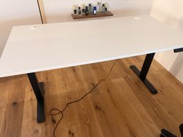 Pult elektrisch höhenverstellbar