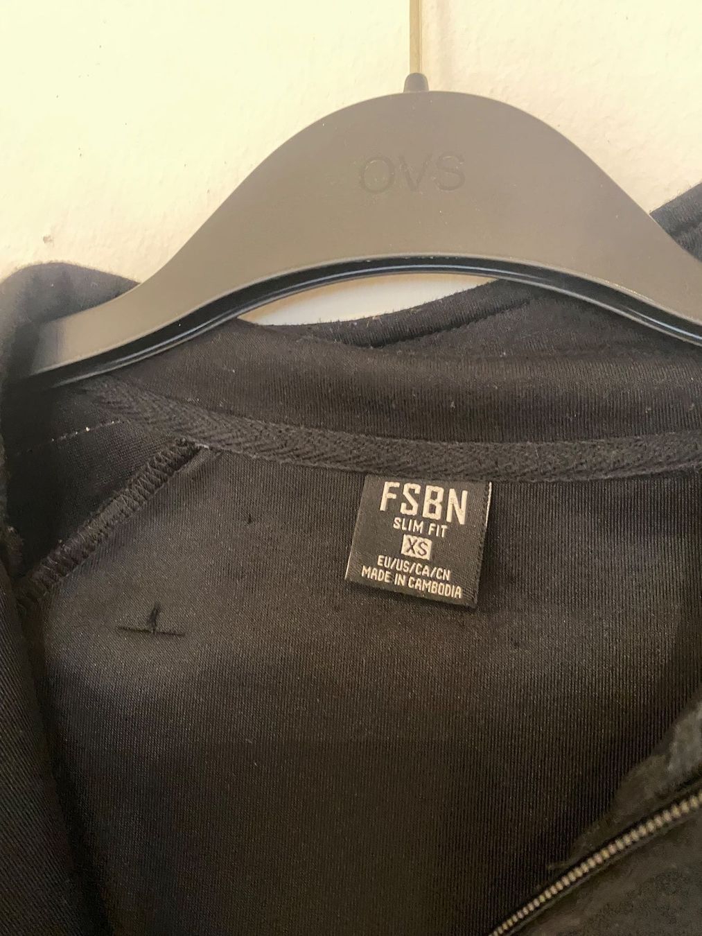 Maglioni & Felpe: Schwarzer Zip Pullover (mit Reissverschluss (Grösse XS) – Usato da Basel venduto da vul_ws96 2