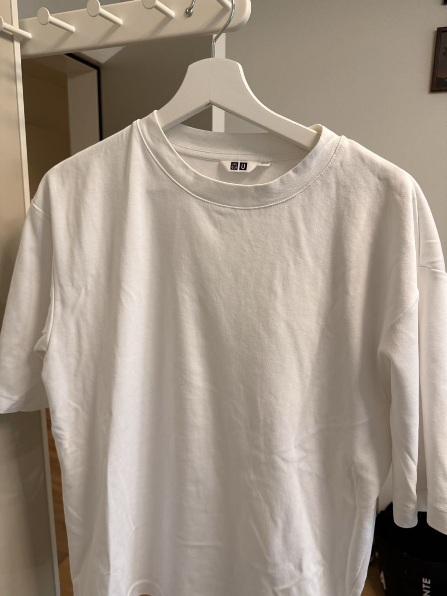 Uniqlo T-shirt: Uniqlo Airism Tshirt – Usato da Näfels venduto da sellmemoric