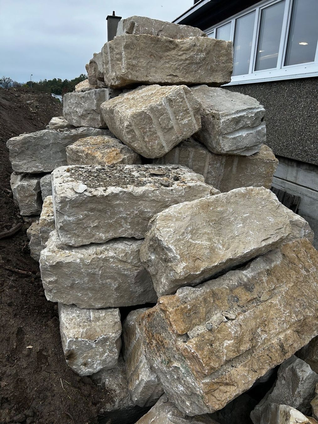 Steine & Dachziegeln: Jurakalk-Quadersteine – Gebraucht aus Dachsen von sto_8w6r
