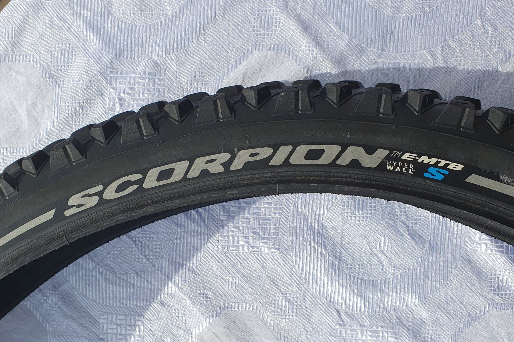 Pirelli Pneumatici & Ruote complete: PIRELLI SCORPION E-MTB S 27.5 x 2.6 REIFEN – Usato da Sirnach venduto da GaudiBLC