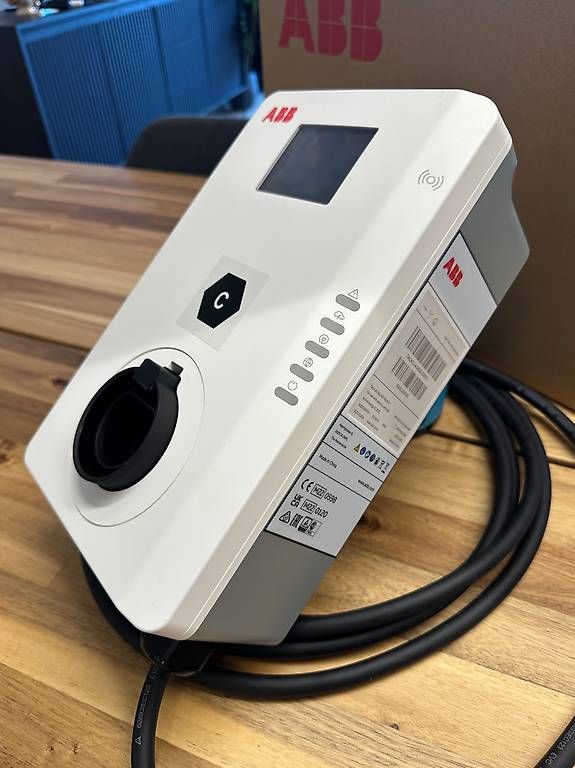 Caricabatterie: Autoladestation ABB Terra AC W11-G5-RD-M-0 – Usato da Lausen venduto da flyingking97 1