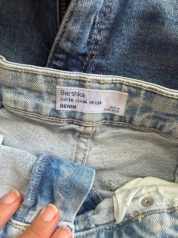 Jeans: Bershka 2 Jeans Shorts Gr 38 – Usato da Schindellegi venduto da Poshanna 2