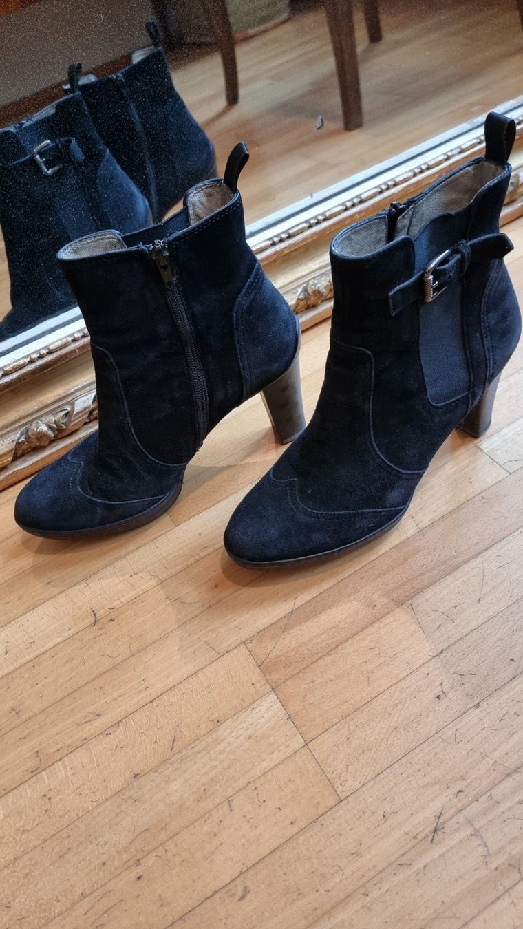 Scarpe da donna: TriverFlight Stiefelette, schwarz, fast neu, Absatz, Gr.39 – Nuovo (secondo la descrizione) da Basel venduto da abalou98_secondhand 1