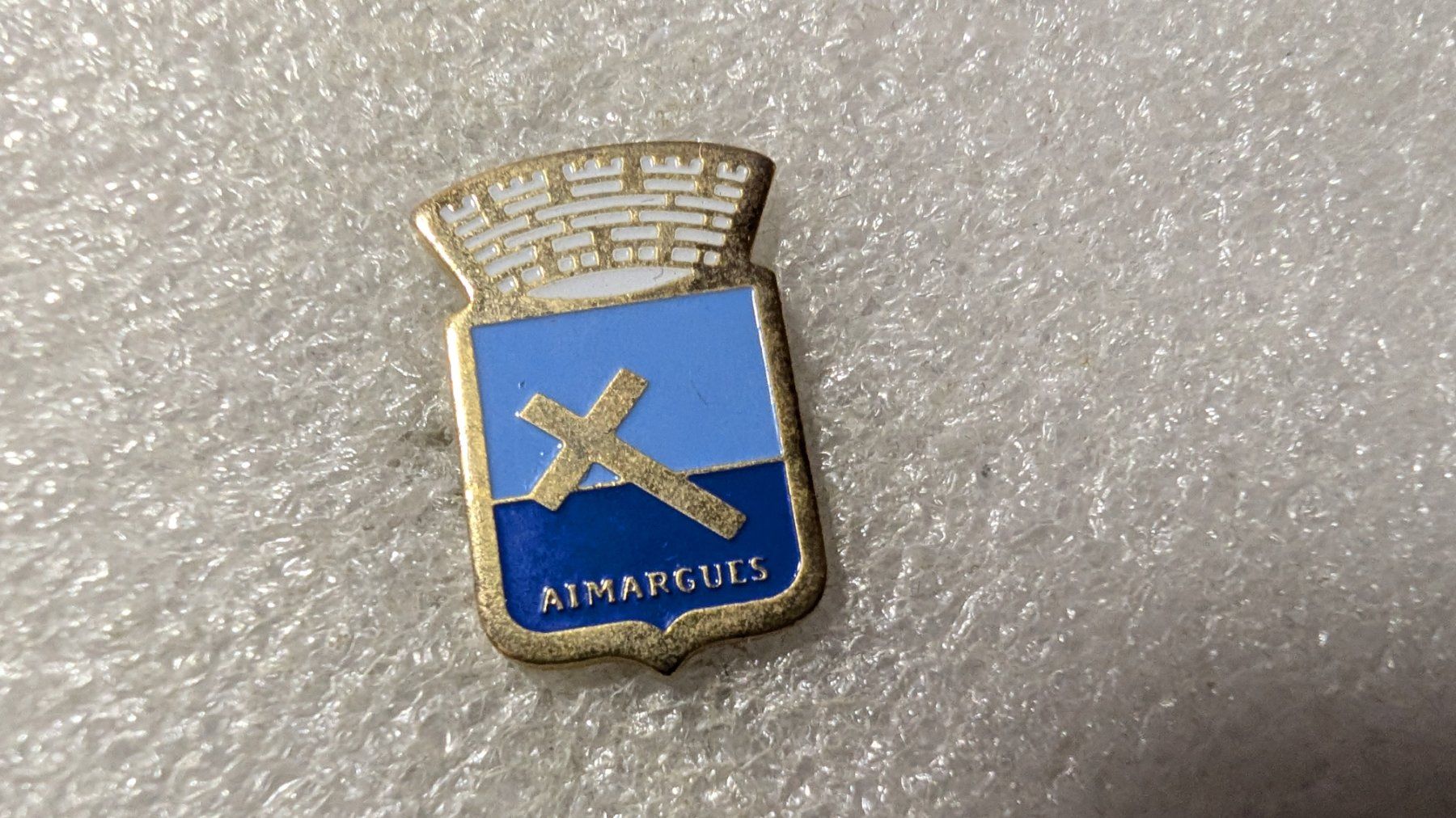 Placchette & Badge: Ansteckpin 206: Aimargues – Usato da Oppligen venduto da Pin-Fall-Shop