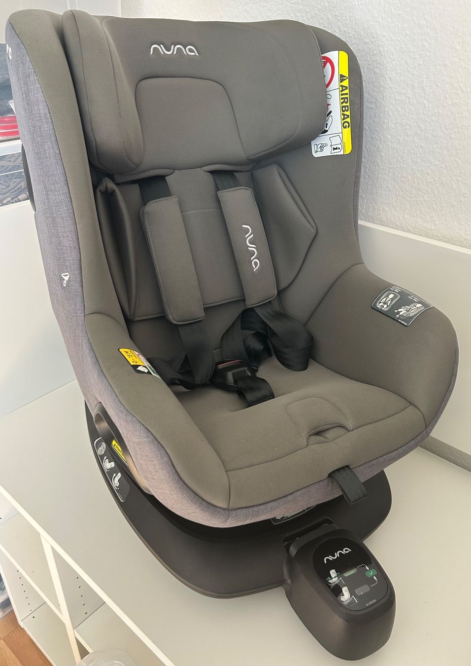 Seggiolini per auto: Nuna PRUU Reboarder Kindersitz mit ISOFIX-Base – Usato da Emmenbrücke venduto da Julia181