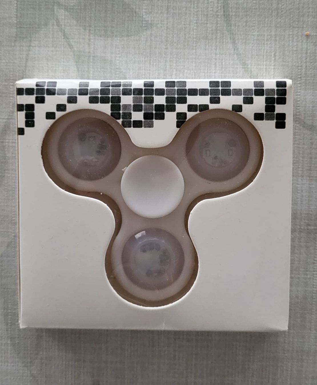 Giochi: NEW Le hand spinner, couleur à choix – Nuovo e nell'imballaggio originale da Châtelaine venduto da BONNE_AFFAIRE 2