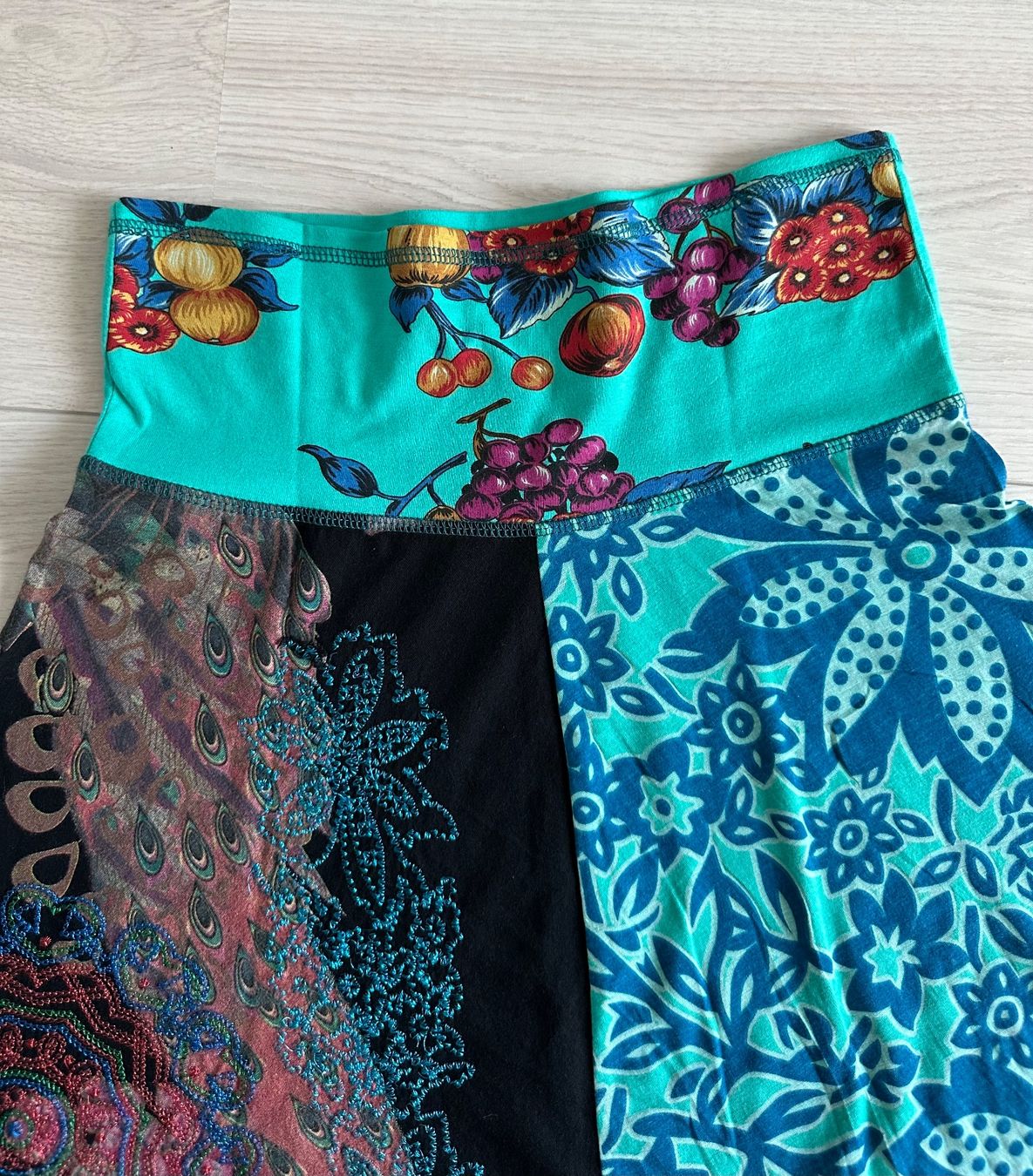 Desigual Gonne: Jupe Desigual – Nuovo (secondo la descrizione) da La Neuveville venduto da flodocha 4
