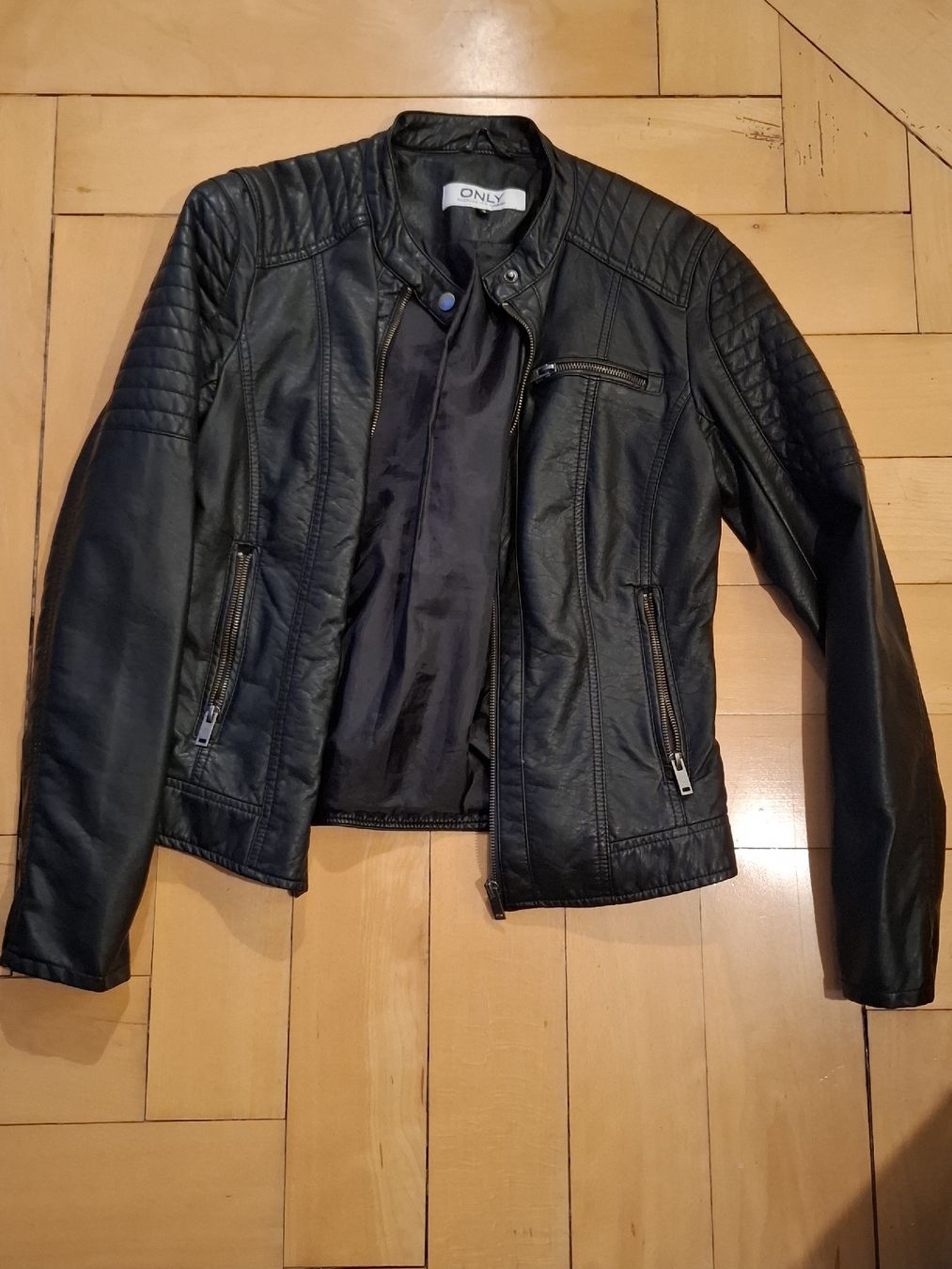 Only Vestes: Only Kunstlederjacke Schwarz Gr. 38 – D'occasion à Stäfa par UH82