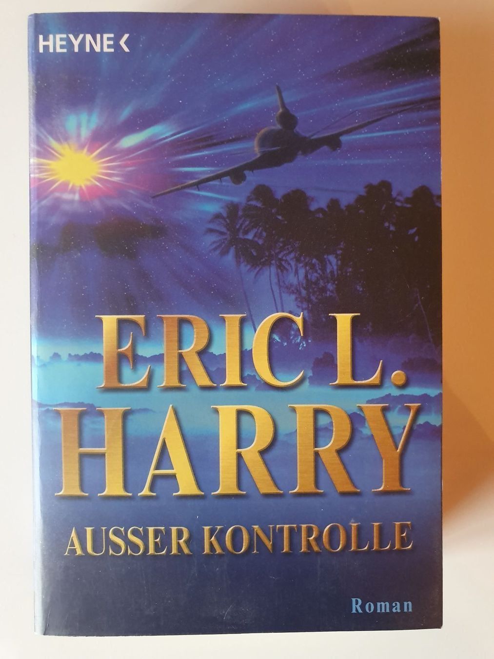 Bücher: Eric L. Harry - Ausser Kontrolle – Gebraucht aus Oberdorf BL von BaldenEagle