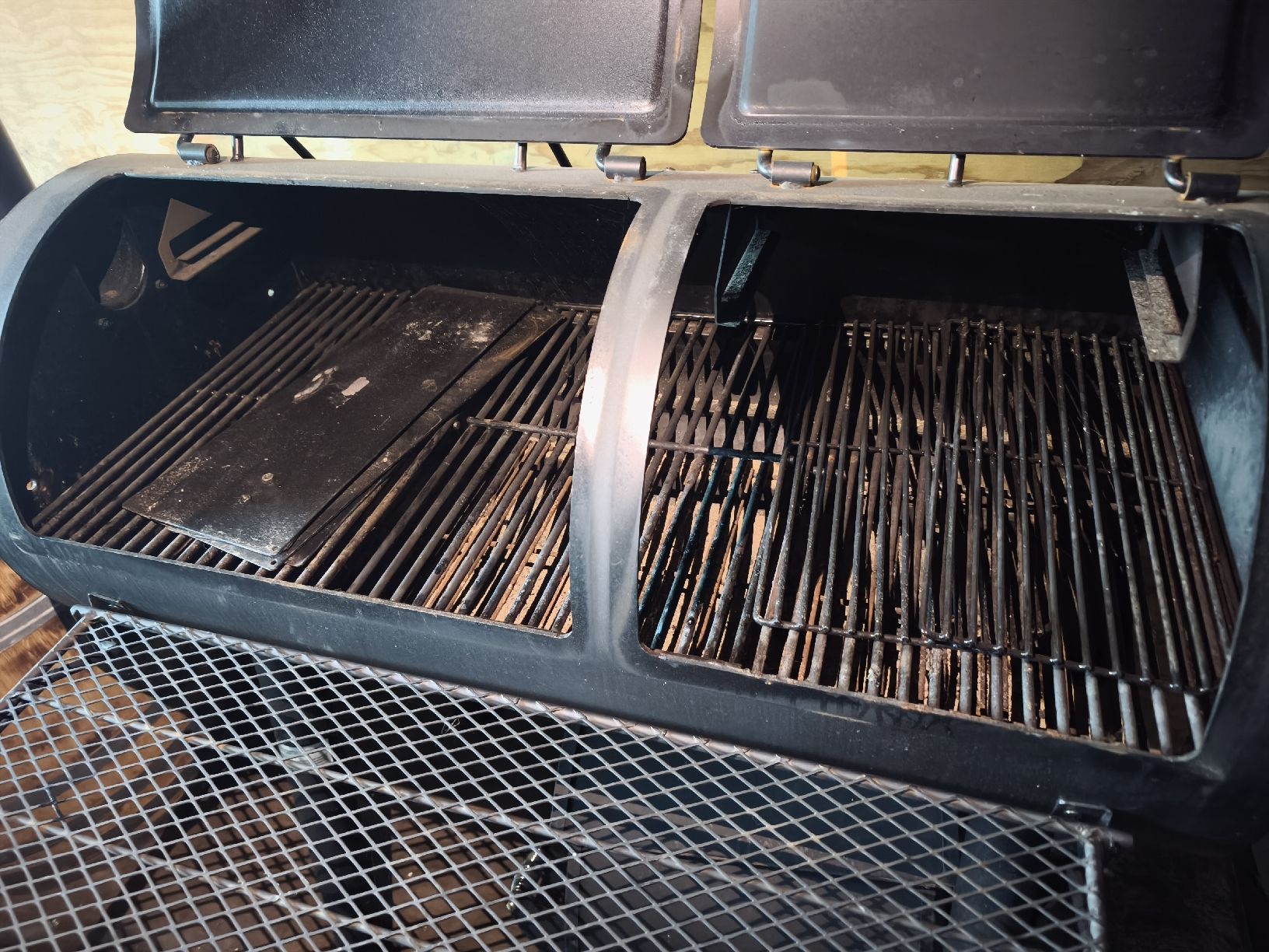 Griglie: BBQ Grill und Smoker  – Usato da Hinwil venduto da Legion88 1
