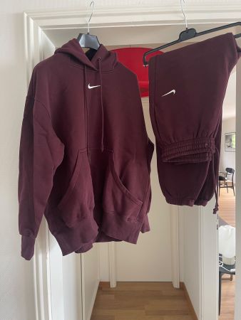 Burgunderrotes Nike Hoodie & Jogginghose Set Grösse S -T...