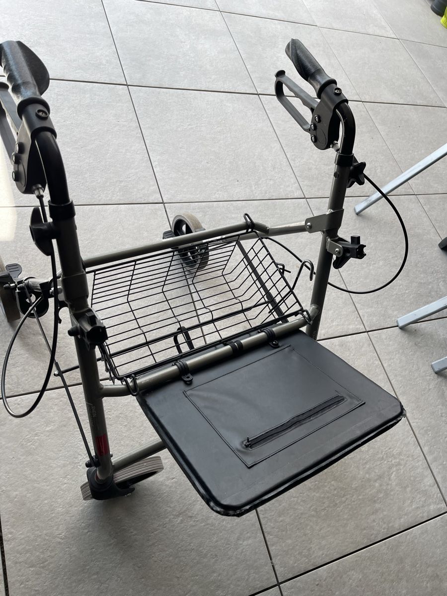 Ausili per la deambulazione: Rollator Eco- Light ll /Gehhilfe inkl 2 neuen Reserverädli – Nuovo (secondo la descrizione) da Zufikon venduto da lea050 2