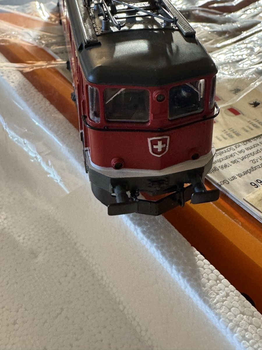 Roco Modelleisenbahnen: Ae 6/6 rot – Gebraucht aus Esslingen von Ursr1 1