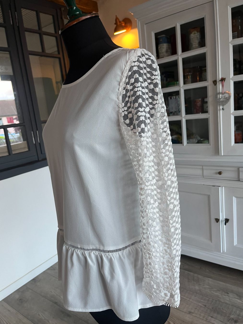 Tops: Chemisier blanc manches et dos dentelle – D'occasion à Seiry par vanille08 2