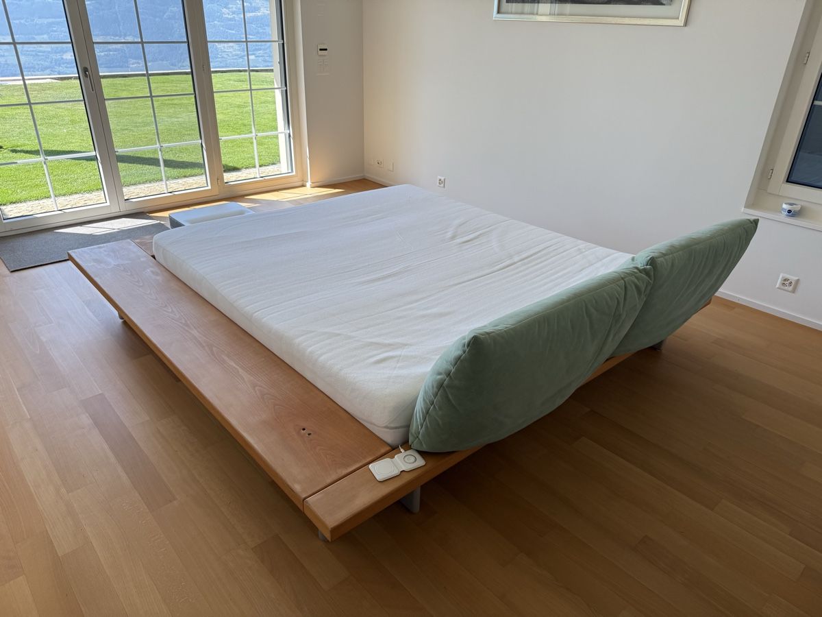 Ligne Roset Betten: Lit double complet avec sommier à lattes et matelas. – Gebraucht aus Savièse von iSerge 2