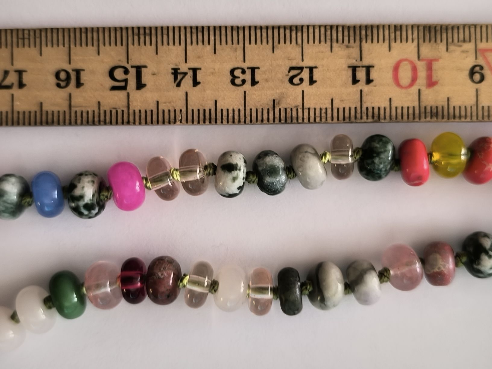 Catenine: Bunte Steinkette mit Anhänger  – Usato da Schaffhausen venduto da gab_v5qf 1