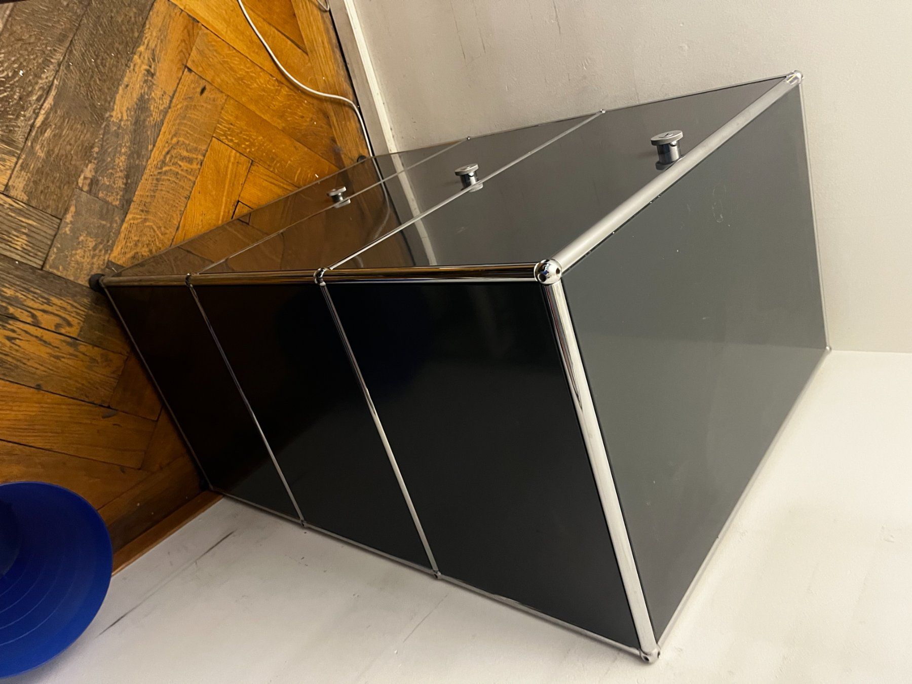 USM Cassettiere: USM Sideboard Kommode dunkelgrau – Usato da Zürich venduto da Allrounders 4