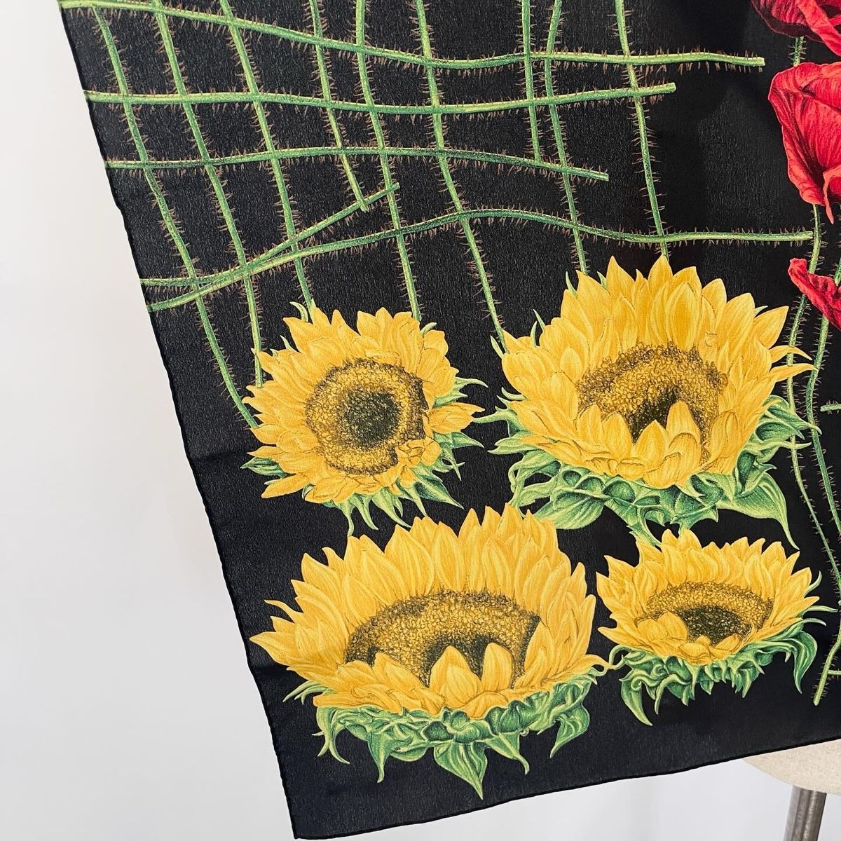 Fabric Frontline Foulard & Sciarpe: FABRIC FRONTLINE Silk Scarf – Nuovo (secondo la descrizione) da Emmen venduto da Avviivva_Com2023 2