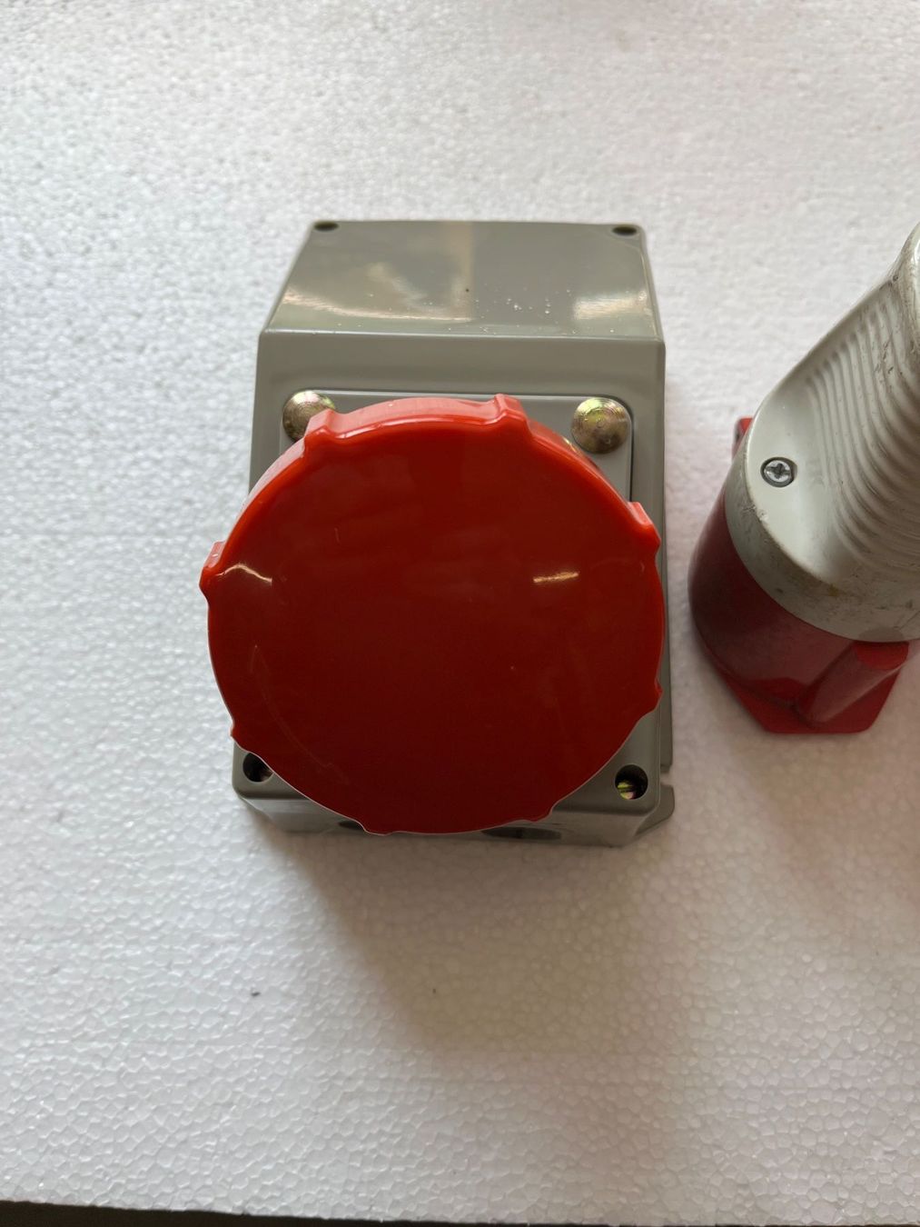 Mennekes Spine: Steckdosen und Stecker CEE – Usato da Küblis venduto da hypofacto 1