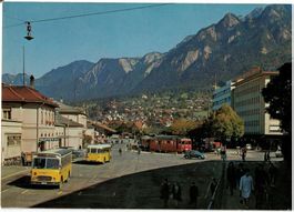 Chur, Bahnhofplatz, Postautos, Bahn, gelaufen 1969