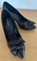 Schwarze Pumps 36 mit Schleife – kaum getragen