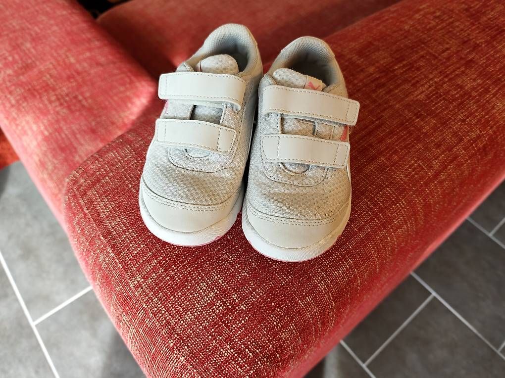 Scarpe per ragazzi: Hallenschuhe Gr 30  – Usato da Untersiggenthal venduto da schnaegg8542 2