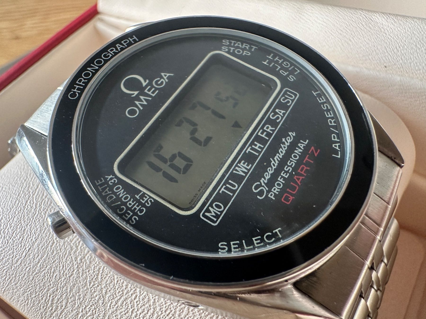 Omega Orologi: Omega Speedmaster Professional LCD Moon Watch 186.0004 – Usato da Matten b. Interlaken venduto da cour13 4