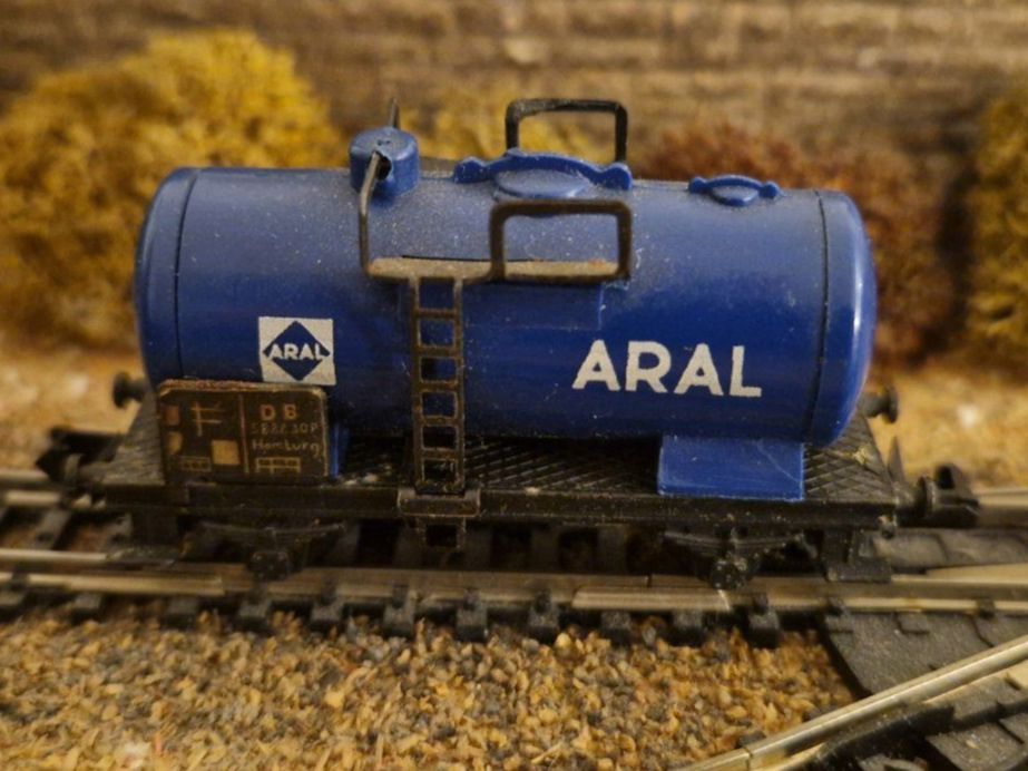 Arnold Trains électriques: Arnold Spur N Tankwagen "Aral" antik – D'occasion à Unterengstringen par b.kaiser81