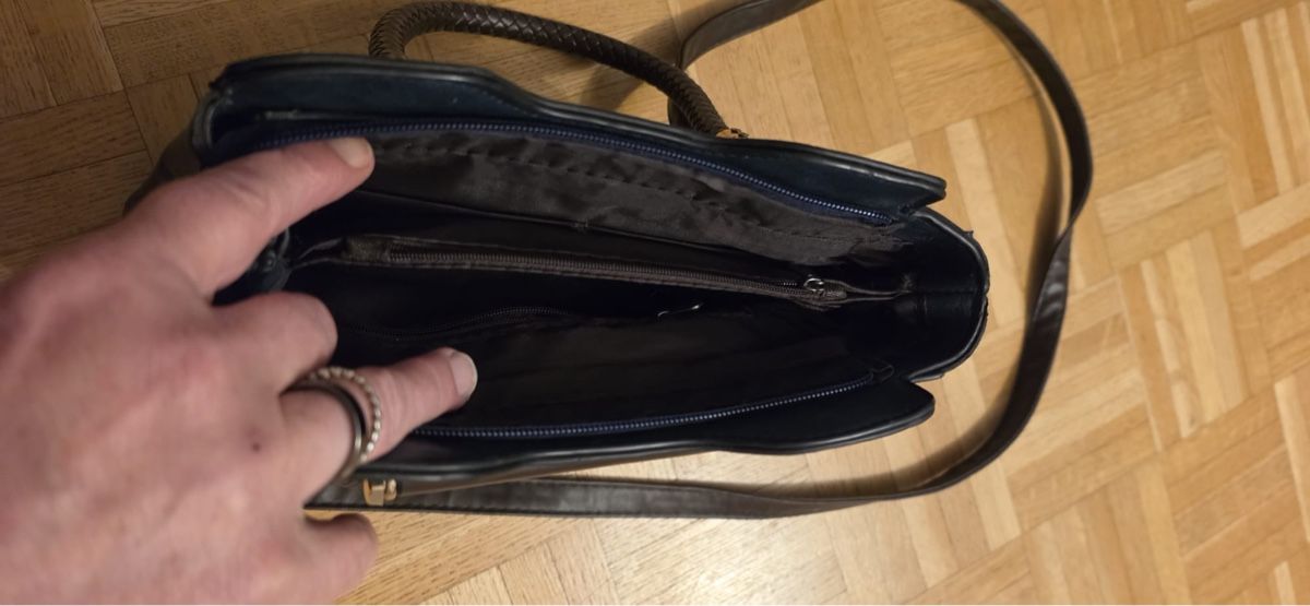 Borse da donna: Leder Handtasche in Blau mit geflochtenem – Usato da St. Gallen venduto da mania03 4