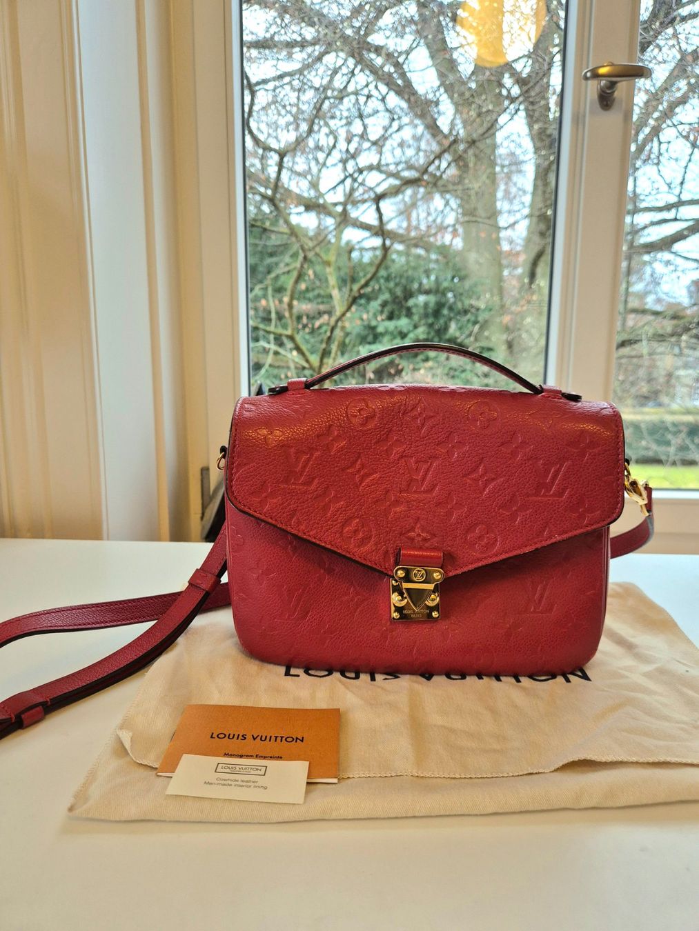 Louis Vuitton Taschen für Damen: Louis Vuitton Tasche Metis Monogram Empreinte rot – Gebraucht aus Winterthur von vabit_9