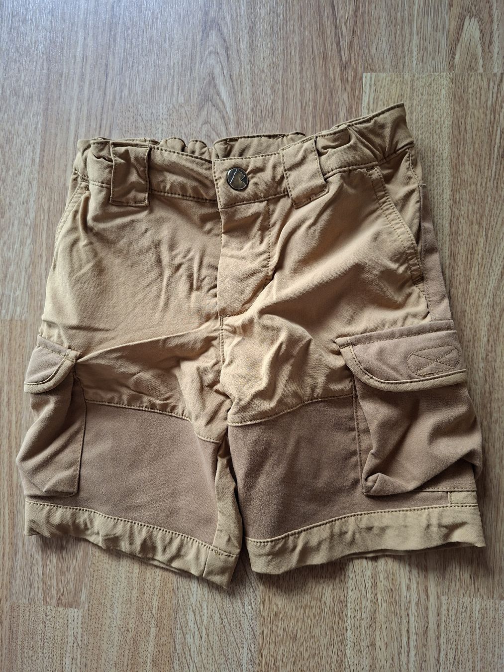 Finkid Pantalons: Finkid Outdoor Shorts – D'occasion à Grünenmatt par princess_