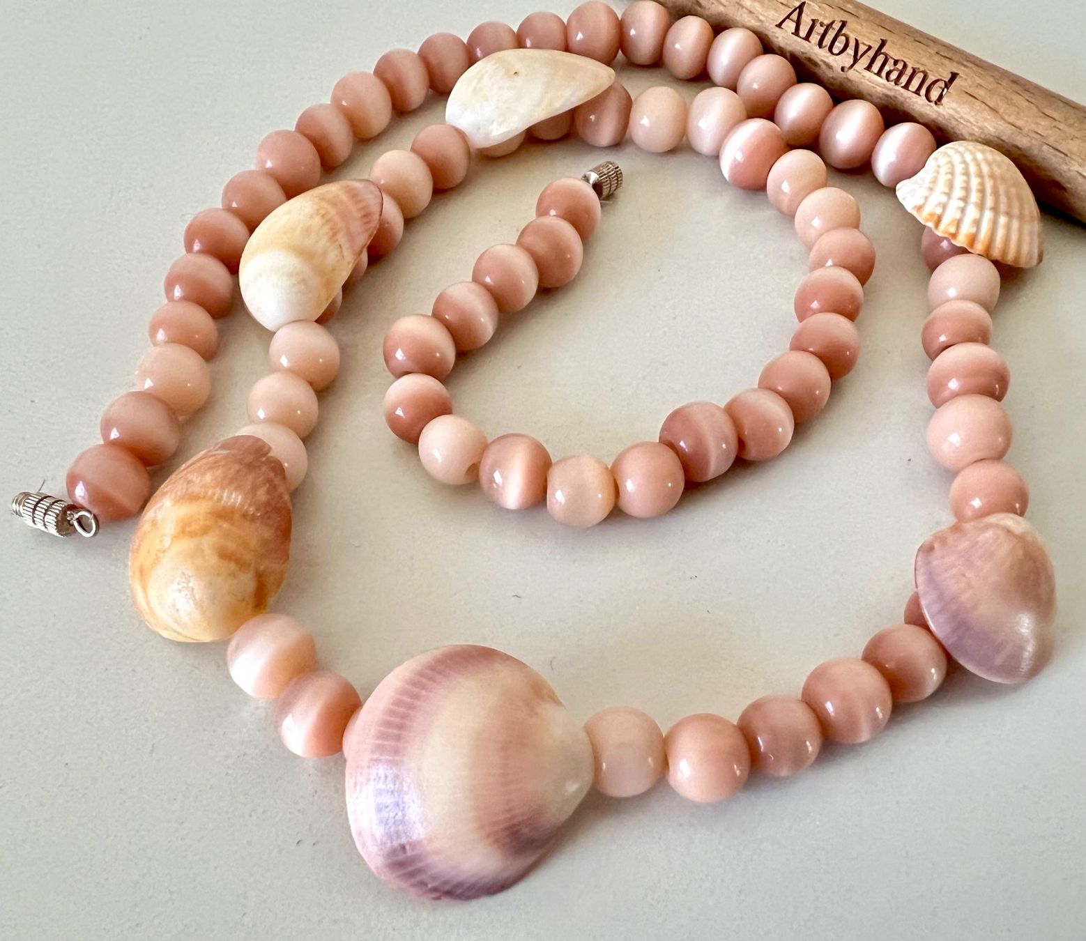 Catenine: Handgefertigte Longkette Katzenaugen & echte Muscheln – Usato da Ruswil venduto da artbyhand