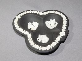 Wedgwood Zier-Kleeblattschale schwarz