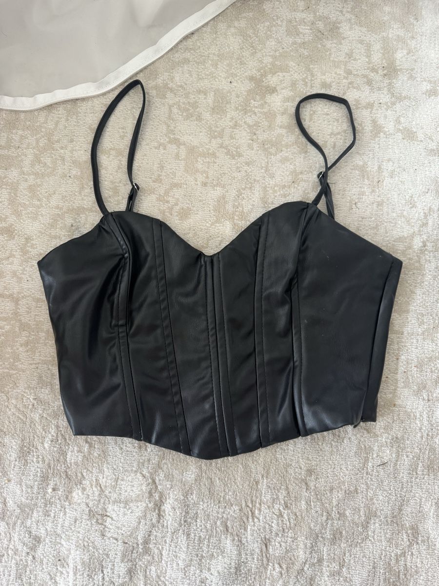 Zara Top: Zara Leder Crop Top – Nuovo (secondo la descrizione) da Zürich venduto da di_archive